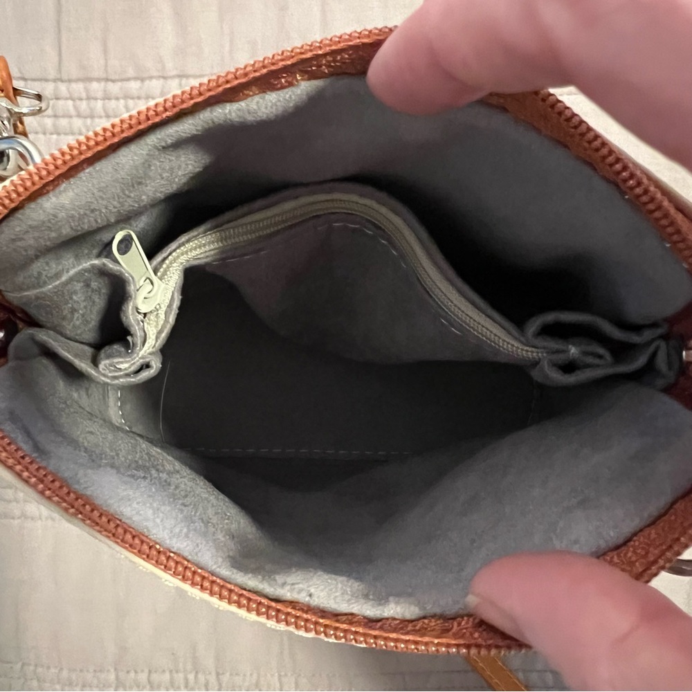 Vera Pelle Cream and Tan Brown Crossbody Bag - Picture 5 of 8